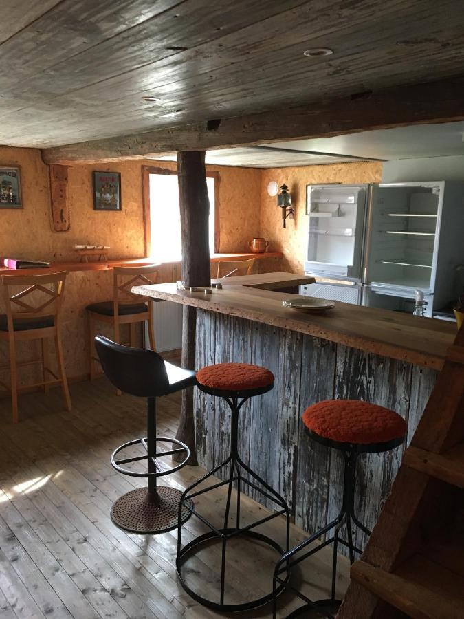 Liten Stuga Mitt I Naturen Pa Kinnekulle Hallekis Exterior photo